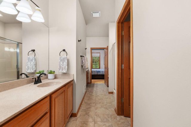 730 Greystone Lane, Middleton, WI 53562