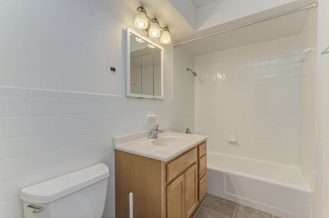 7428 WASHINGTON Street 605, Forest Park, IL 60130
