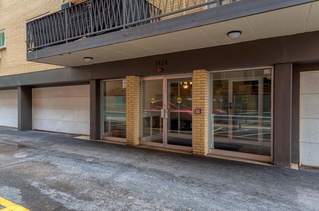 7428 WASHINGTON Street 605, Forest Park, IL 60130