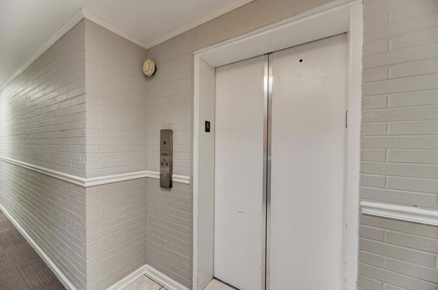 7428 WASHINGTON Street 605, Forest Park, IL 60130