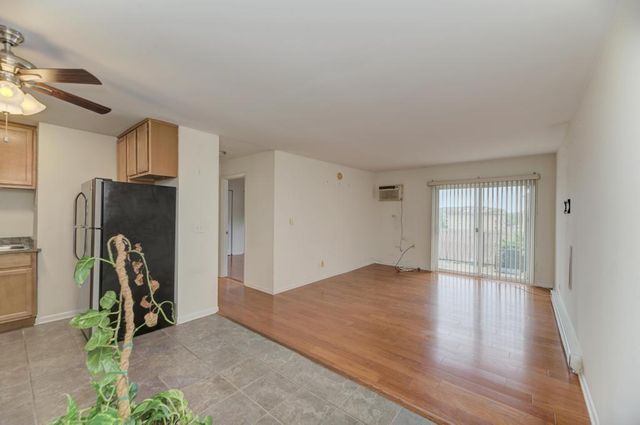 7428 WASHINGTON Street 605, Forest Park, IL 60130