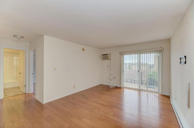 7428 WASHINGTON Street 605, Forest Park, IL 60130