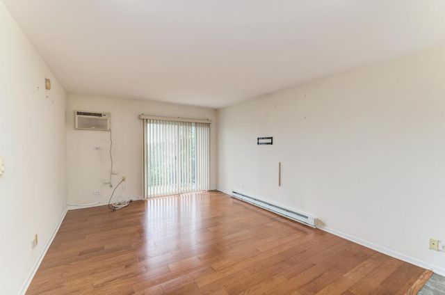 7428 WASHINGTON Street 605, Forest Park, IL 60130