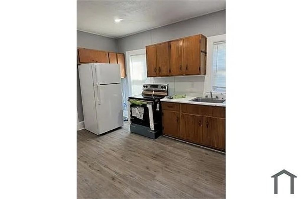 25 W Wyoming Ave 6, Melrose, MA 02176