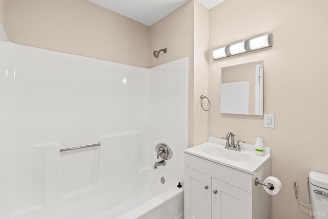 128 Walnut Street, Amherst, VA 24521