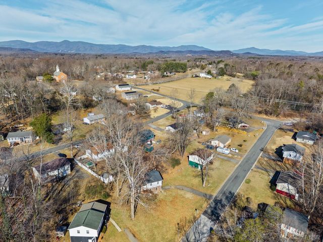 128 Walnut Street, Amherst, VA 24521