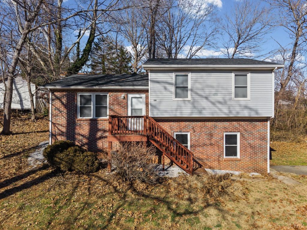 128 Walnut Street, Amherst, VA 24521