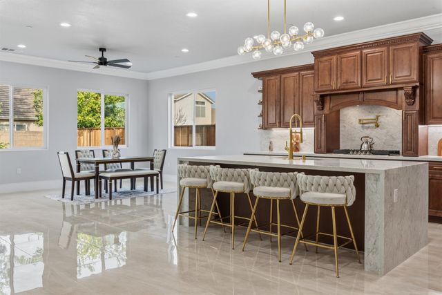 2009 Robin Hood Ln, Merced, CA 95340