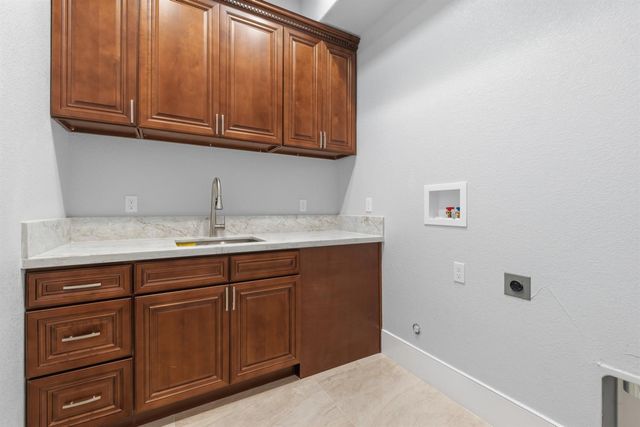 2009 Robin Hood Ln, Merced, CA 95340