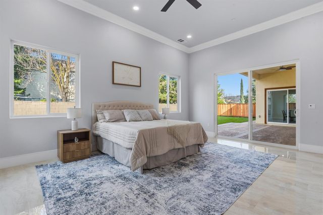 2009 Robin Hood Ln, Merced, CA 95340