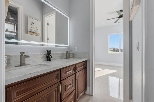 2009 Robin Hood Ln, Merced, CA 95340