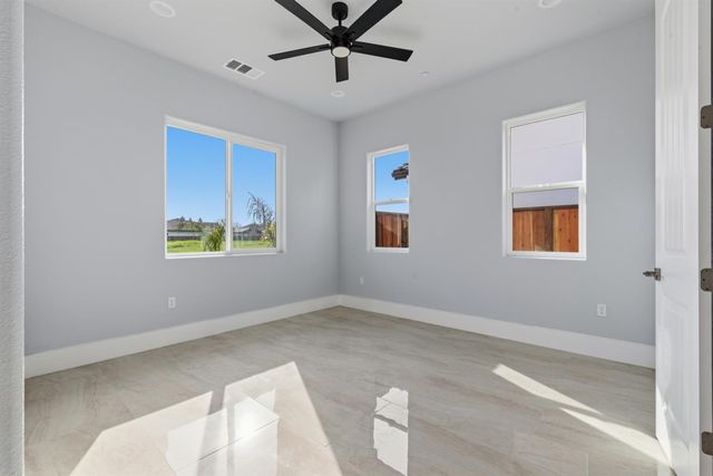 2009 Robin Hood Ln, Merced, CA 95340