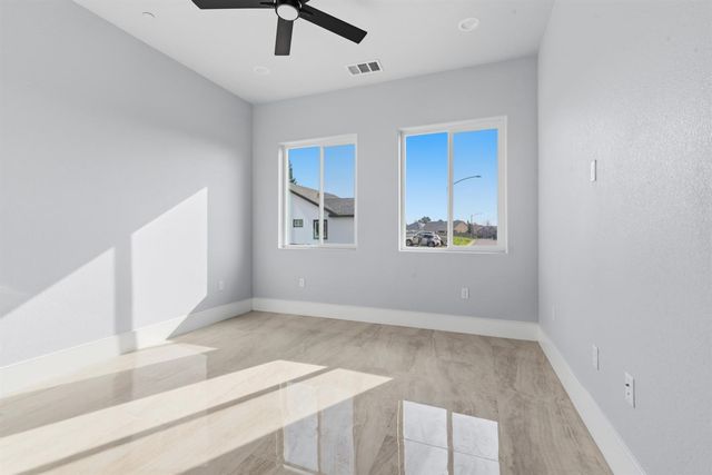 2009 Robin Hood Ln, Merced, CA 95340