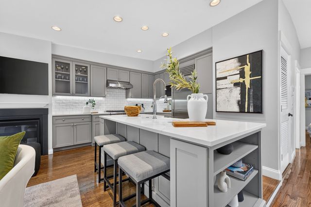9 Holyoke Street 4, Boston, MA 02116