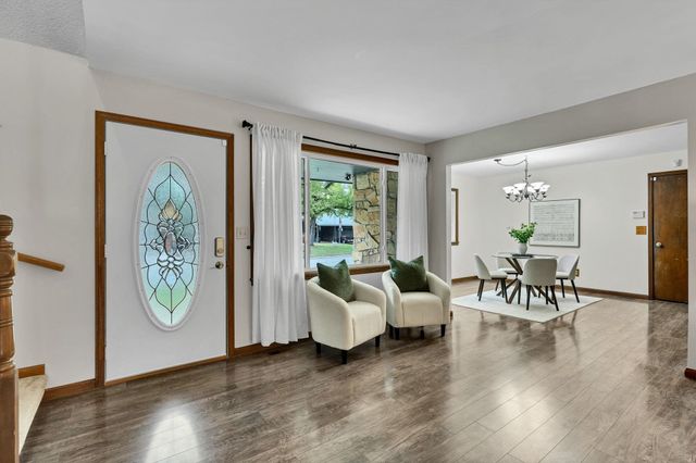 830 N Briarwood Rd, Derby, KS 67037