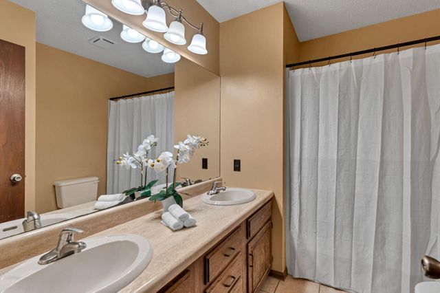 830 N Briarwood Rd, Derby, KS 67037