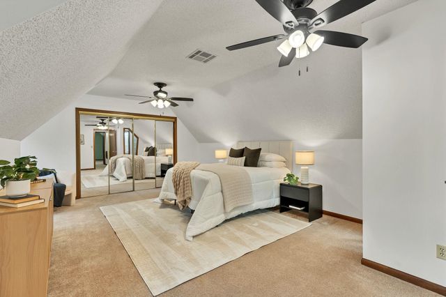 830 N Briarwood Rd, Derby, KS 67037