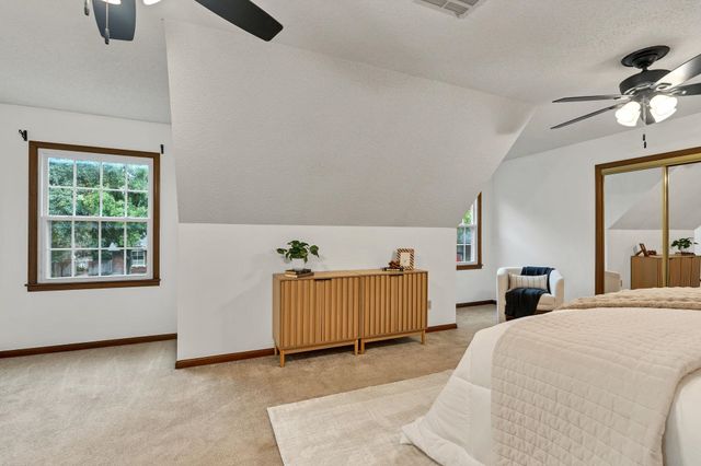 830 N Briarwood Rd, Derby, KS 67037
