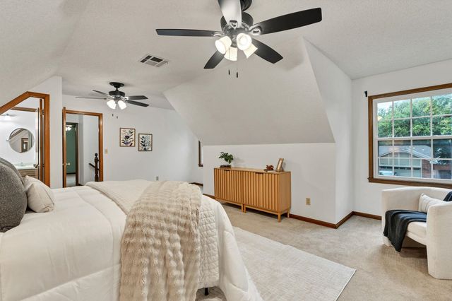 830 N Briarwood Rd, Derby, KS 67037
