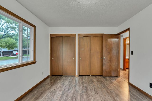 830 N Briarwood Rd, Derby, KS 67037