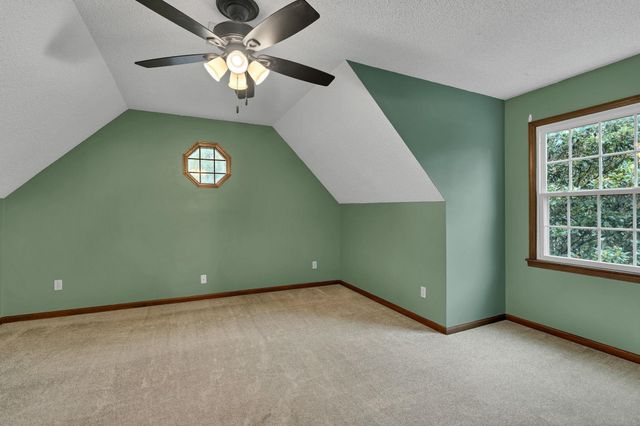 830 N Briarwood Rd, Derby, KS 67037