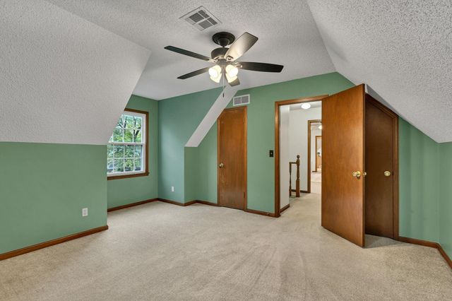 830 N Briarwood Rd, Derby, KS 67037
