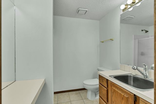 830 N Briarwood Rd, Derby, KS 67037