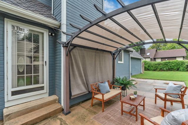 830 N Briarwood Rd, Derby, KS 67037