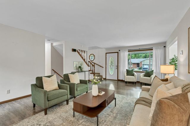 830 N Briarwood Rd, Derby, KS 67037