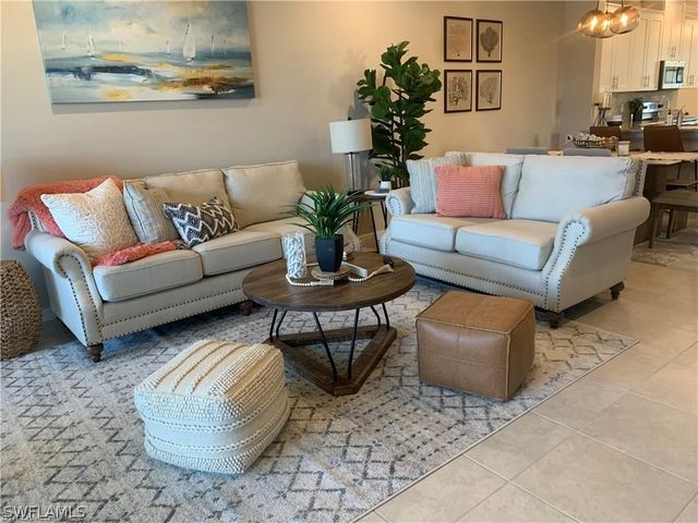 9433 Benvenuto CT 5-101, Naples, FL 34119