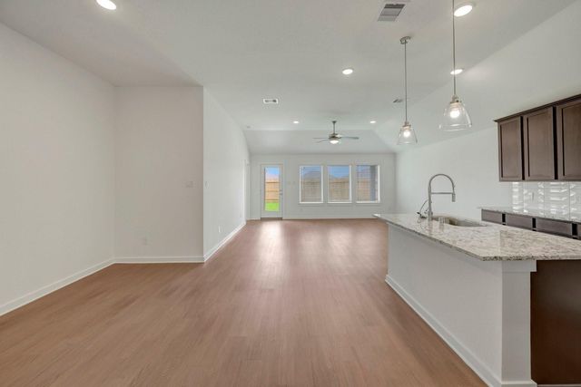 1090 Garnet Star Drive, La Marque, TX 77568
