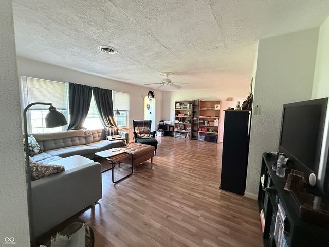 8200 W Lone Beech Drive, Muncie, IN 47304