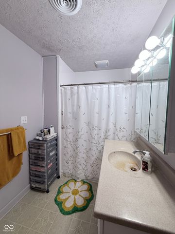 8200 W Lone Beech Drive, Muncie, IN 47304