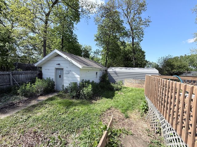8200 W Lone Beech Drive, Muncie, IN 47304