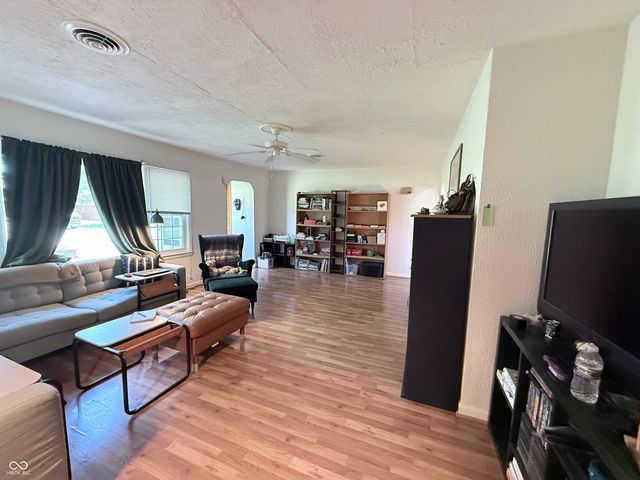 8200 W Lone Beech Drive, Muncie, IN 47304