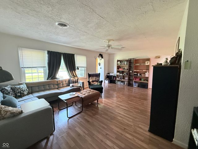 8200 W Lone Beech Drive, Muncie, IN 47304