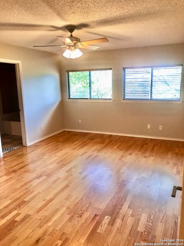 1 CHAPARRAL HILL DR, Boerne, TX 78006