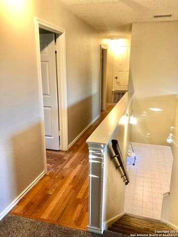 1 CHAPARRAL HILL DR, Boerne, TX 78006