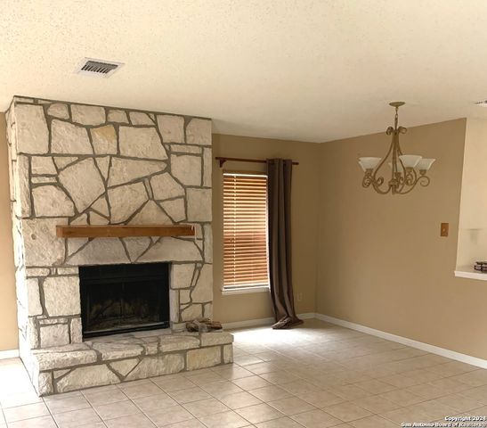 1 CHAPARRAL HILL DR, Boerne, TX 78006