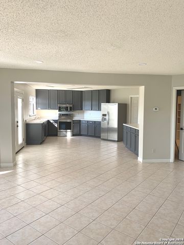 1 CHAPARRAL HILL DR, Boerne, TX 78006