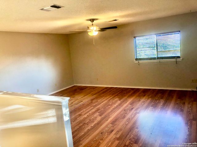 1 CHAPARRAL HILL DR, Boerne, TX 78006