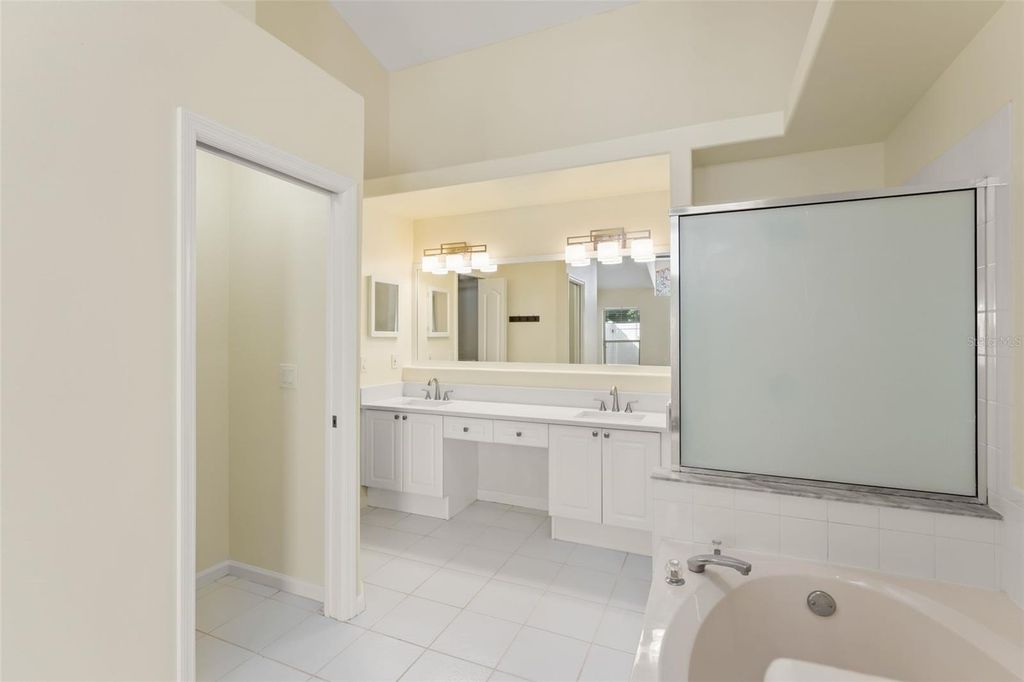 Image 13 of property listing at 6865 BOUGAINVILLEA CRESCENT DRIVE, Orlando, FL 32809