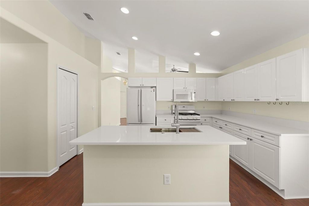 Image 25 of property listing at 6865 BOUGAINVILLEA CRESCENT DRIVE, Orlando, FL 32809