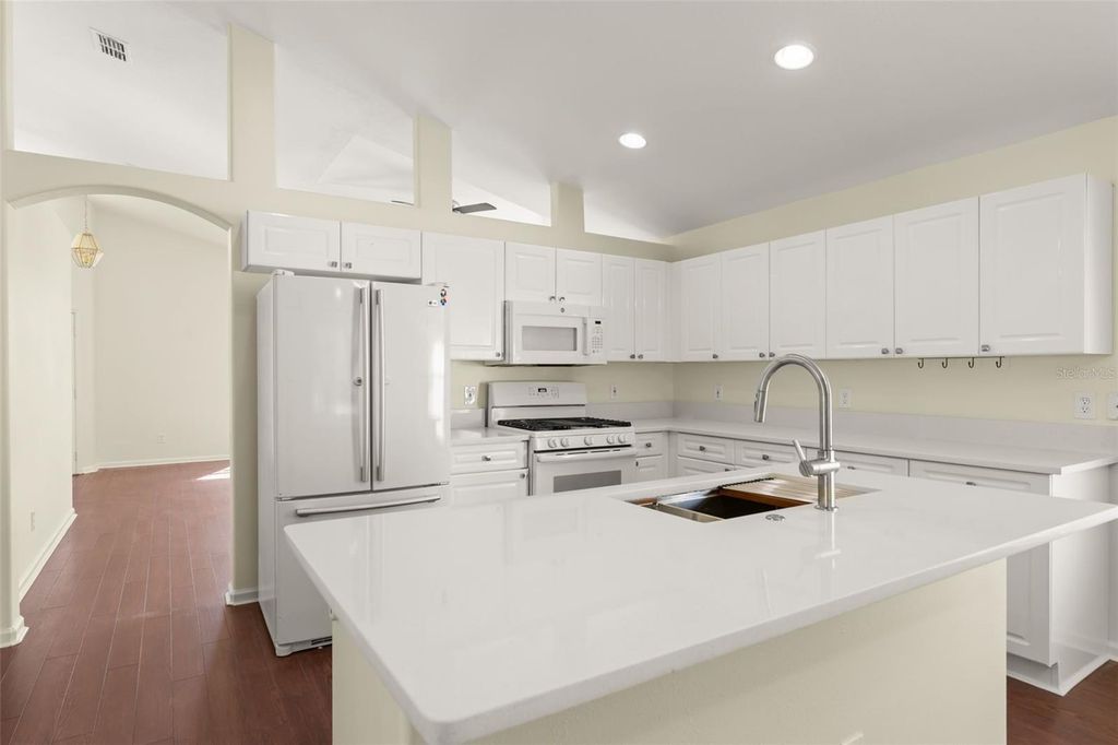 Image 26 of property listing at 6865 BOUGAINVILLEA CRESCENT DRIVE, Orlando, FL 32809