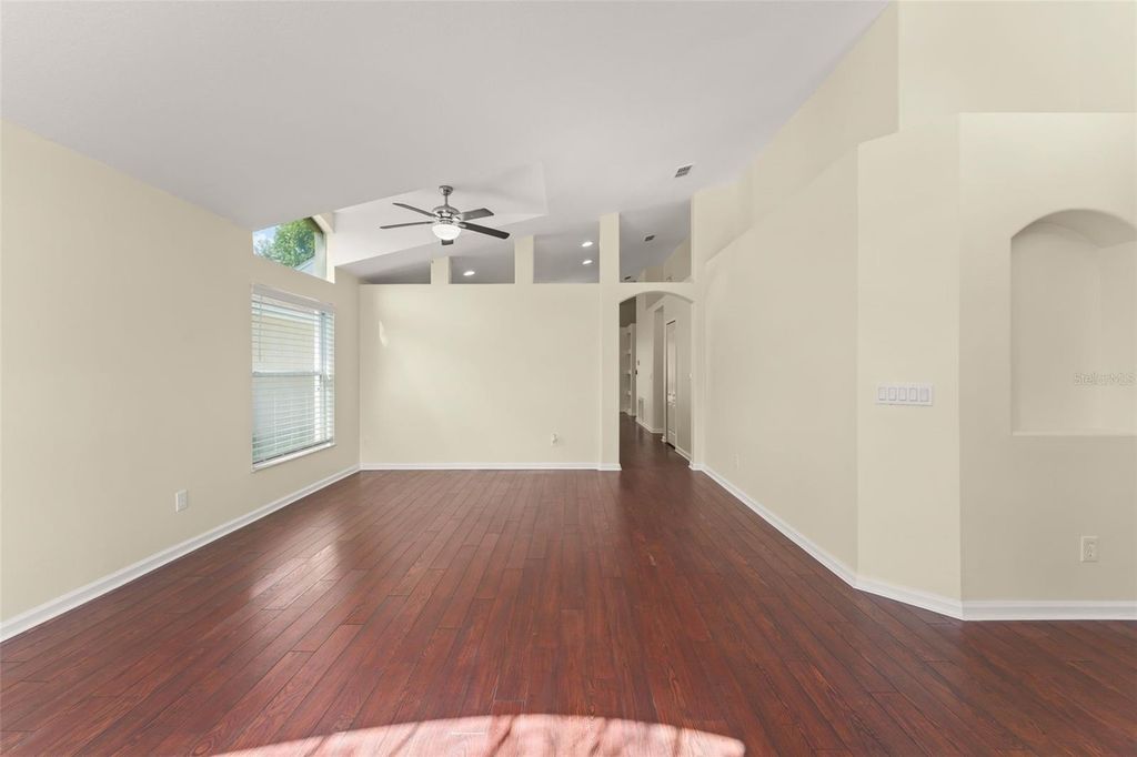 Image 7 of property listing at 6865 BOUGAINVILLEA CRESCENT DRIVE, Orlando, FL 32809