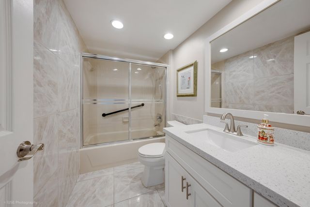 1528 Whitehall Drive 303, Davie, FL 33324
