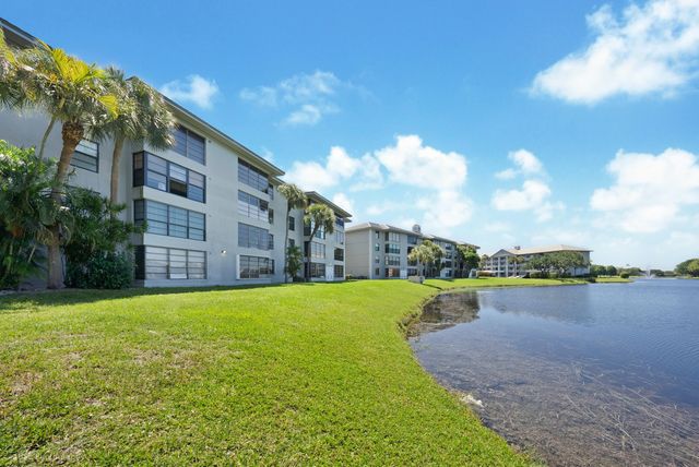 1528 Whitehall Drive 303, Davie, FL 33324
