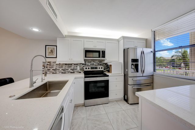 1528 Whitehall Drive 303, Davie, FL 33324