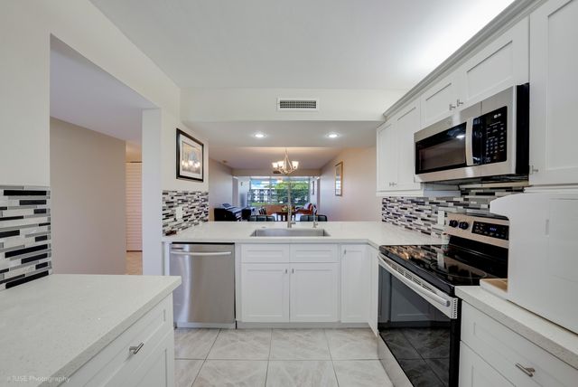 1528 Whitehall Drive 303, Davie, FL 33324