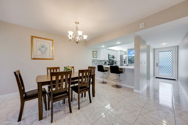 1528 Whitehall Drive 303, Davie, FL 33324